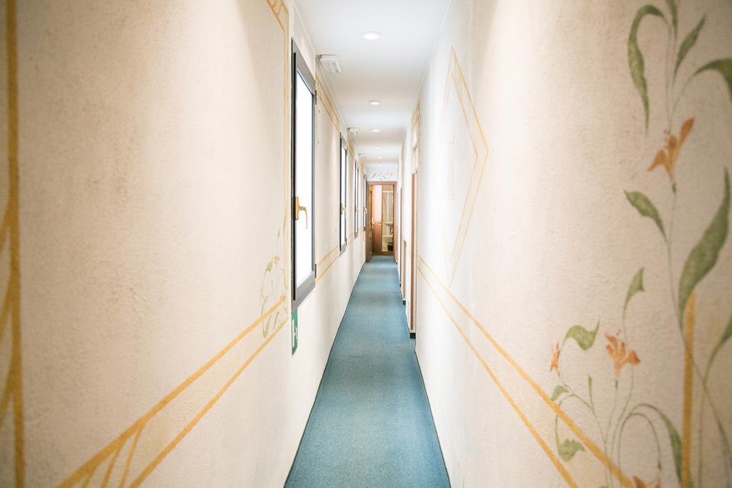 Hotel Trastevere ローマ エクステリア 写真