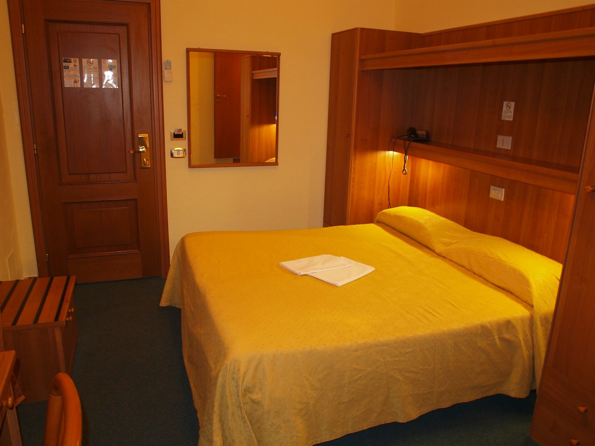 Hotel Trastevere ローマ エクステリア 写真